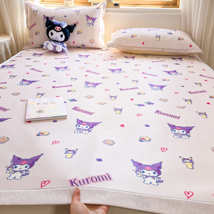 91家纺网 家纺一手货源 找家纺 博雅 2025新款三丽欧A类小版数码印花1200D冰丝凉席凉席席子 多彩库洛米