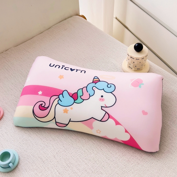 91家纺网 家纺一手货源 找家纺 2025新款卡通凉感丝亲肤枕 彩虹马50*30*4 