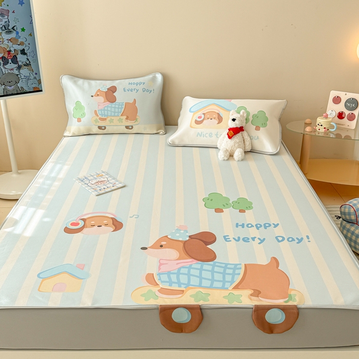 91家纺网 家纺一手货源 找家纺 慕尚家纺 2025新款凉感卡通工艺席床笠-小腊肠