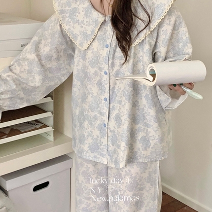 91家纺网 家纺一手货源 找家纺 纽约生活2025新款甜美法式有氧纱大翻领蕾丝套装家居服 奥纳庄园蓝