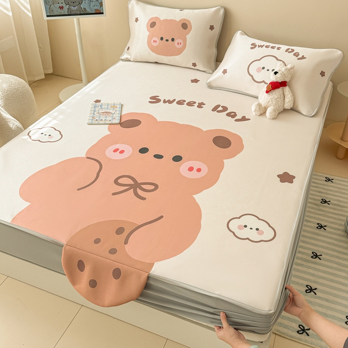 91家纺网 家纺一手货源 找家纺 慕尚家纺 2025新款凉感卡通工艺席床笠-饼干熊