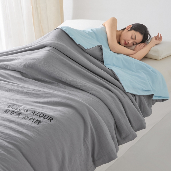 91家纺网 家纺一手货源 找家纺 闲鱼家纺 2025新款某朵同款深睡Pro夏被 自在眠  自然醒 浅灰+克莱茵蓝