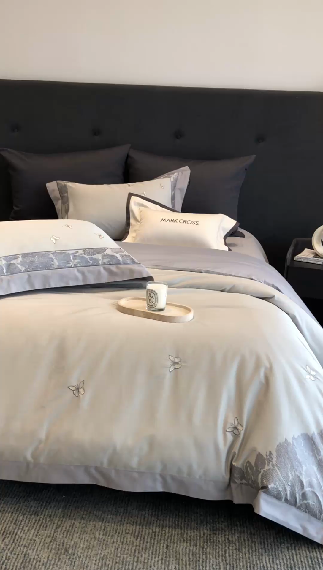 91家纺网 家纺一手货源 找家纺 佳汐蓝2025新款清雅自然刺绣黄金棉系列四件套价格表券后不低于498/518元 春野浮绿-雾隐灰