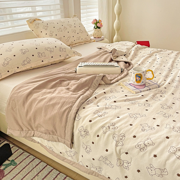 91家纺网 家纺一手货源 找家纺 富艺隆 2025新款水洗棉双层纱夏被 小熊院长