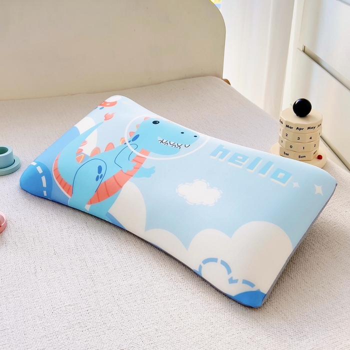 91家纺网 家纺一手货源 找家纺 2025新款卡通凉感丝亲肤枕 太空恐龙50*30*4 