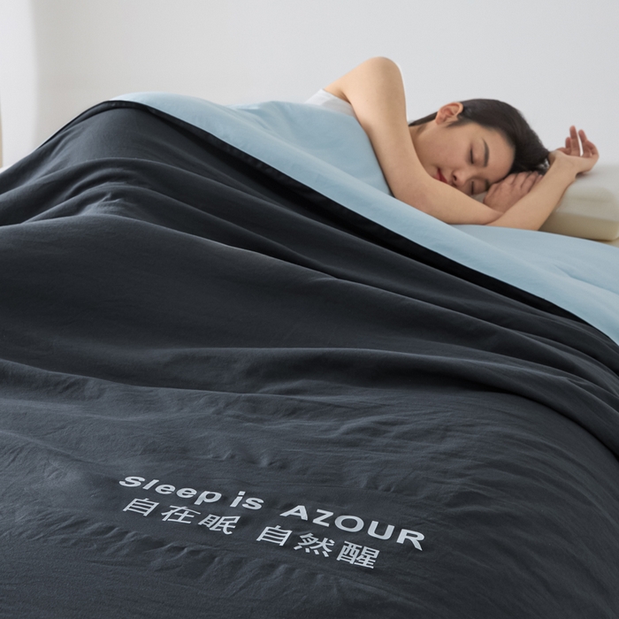 91家纺网 家纺一手货源 找家纺 闲鱼家纺 2025新款某朵同款深睡Pro夏被 自在眠  自然醒 深灰+克莱茵蓝