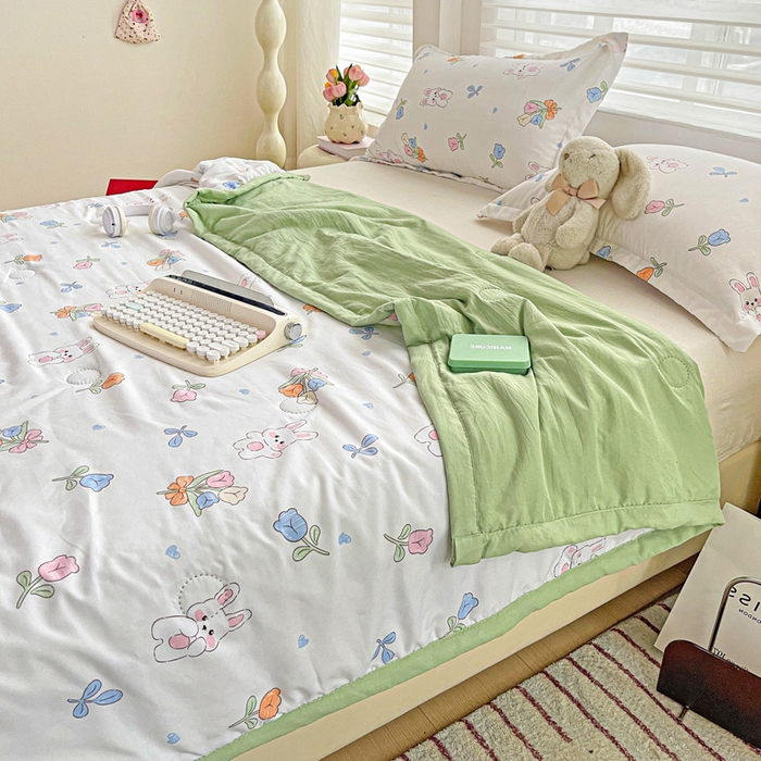 91家纺网 家纺一手货源 找家纺 富艺隆 2025新款水洗棉双层纱夏被 花园小兔