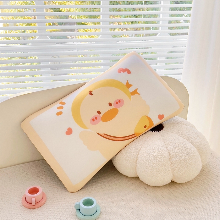 91家纺网 家纺一手货源 找家纺 2025新款卡通凉感丝亲肤枕 你好鸭50*30*4 