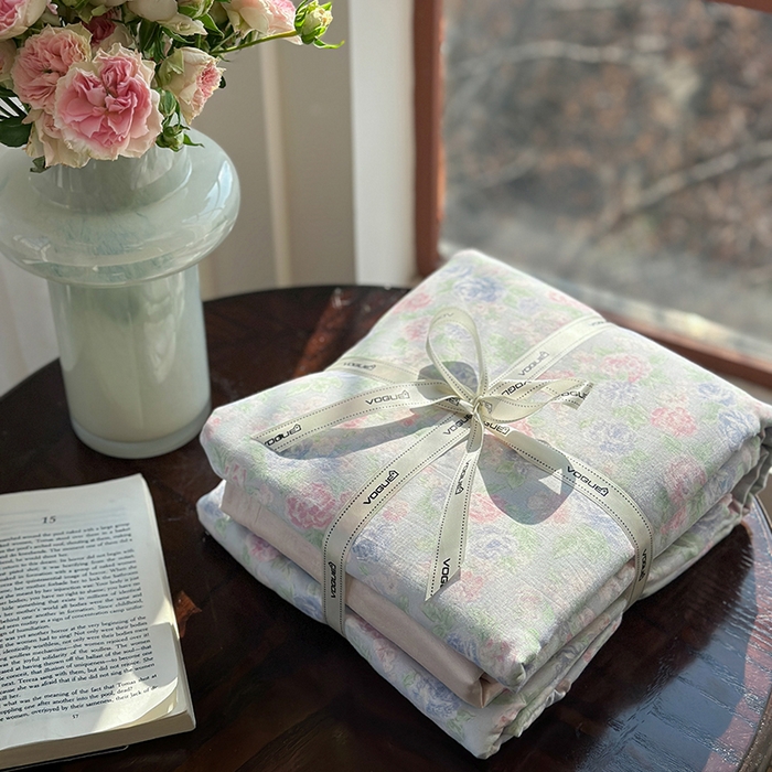 91家纺网 家纺一手货源 找家纺 麦伦家居 2025新款全棉有氧双层纱简约款系列四件套 月莉蓝