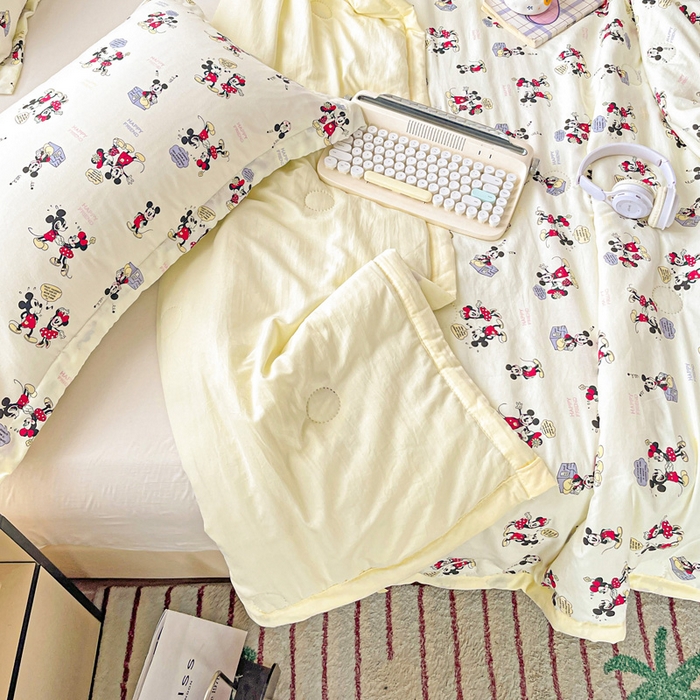 91家纺网 家纺一手货源 找家纺 富艺隆 2025新款水洗棉双层纱夏被 听音乐的米奇