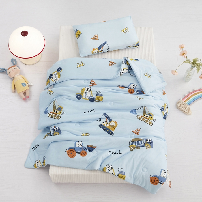 91家纺网 家纺一手货源 找家纺 丝涟家居 2025新款A类双面针织棉卡通小清新滚绳工艺夏被小挖机