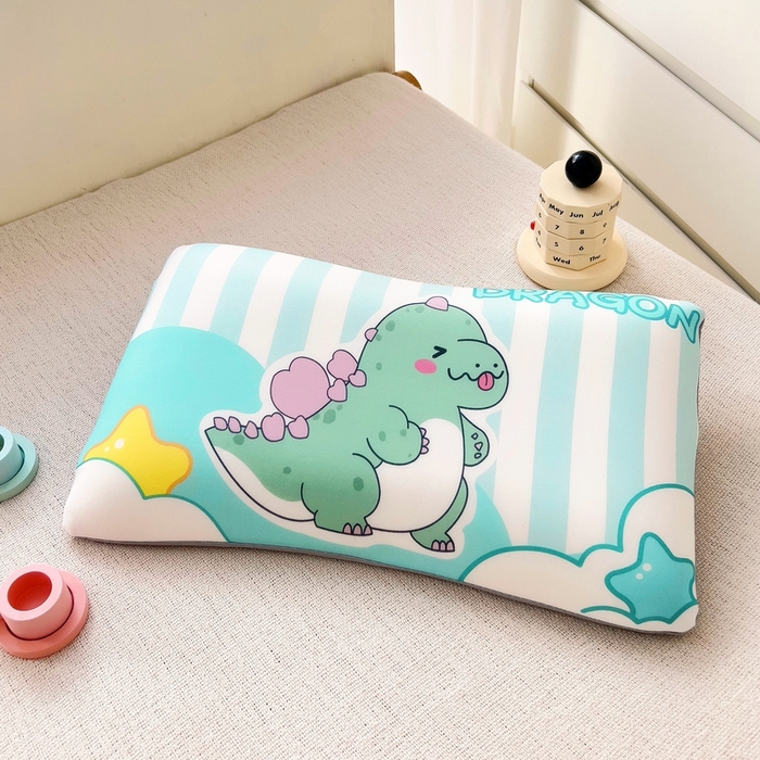 91家纺网 家纺一手货源 找家纺 2025新款卡通凉感丝亲肤枕 爱心恐龙50*30*4 