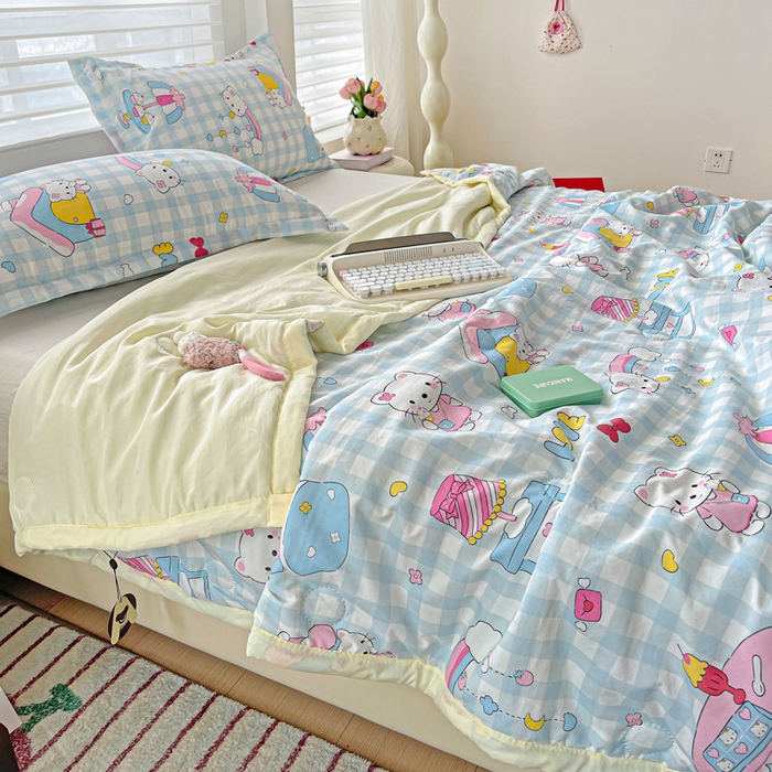 91家纺网 家纺一手货源 找家纺 富艺隆 2025新款水洗棉双层纱夏被 蛋糕小猫蓝