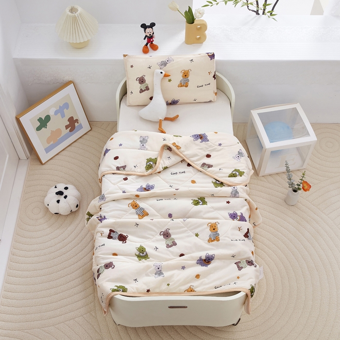 91家纺网 家纺一手货源 找家纺 丝涟家居 2025新款A类卡通小清新双面印花凉感丝夏被雪纳瑞