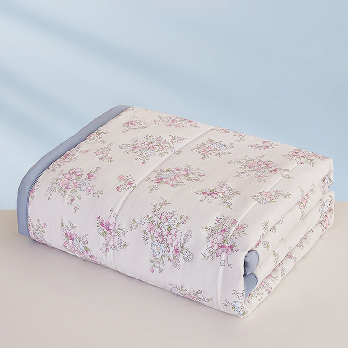 91家纺网 家纺一手货源 找家纺 2025梦初语新款水洗棉印花棉花被 风信子