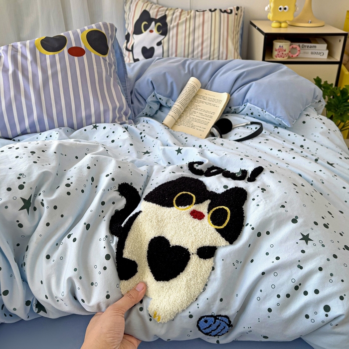 91家纺网 家纺一手货源 找家纺 一霖家纺 2025新款高克重云朵棉数码印花＋毛巾绣四件套 黑色小猫