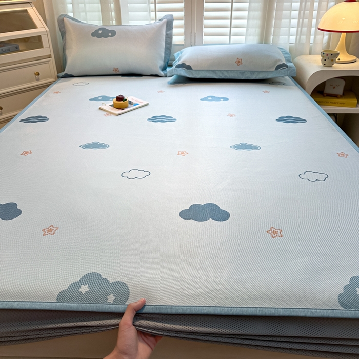 91家纺网 家纺一手货源 找家纺 迪乐妮 2025新款真冰藤印花床笠款凉席 蓝天白云