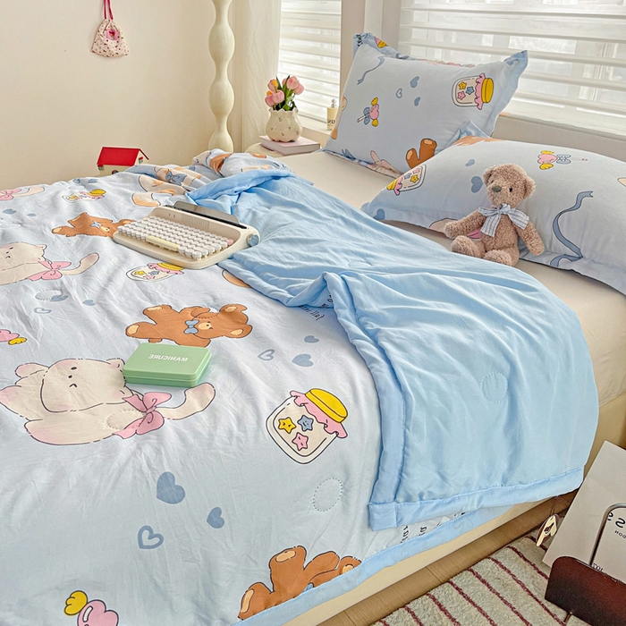 91家纺网 家纺一手货源 找家纺 富艺隆 2025新款水洗棉双层纱夏被 小猫逃离记