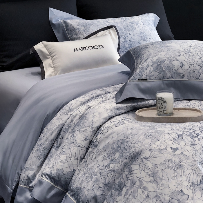 91家纺网 家纺一手货源 找家纺 佳汐蓝2025新款典雅诗意花卉全棉印花四件套券后不低于438/458元 雾隐巴黎-蓝柳色