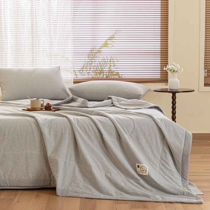 91家纺网 家纺一手货源 找家纺 鑫棉坊 2025新款全棉色织水洗棉A类棉花夏被可机洗空调被四件套床单枕套 浅灰谧境
