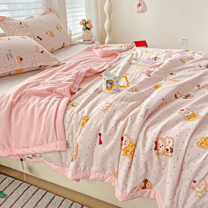 91家纺网 家纺一手货源 找家纺 富艺隆 2025新款水洗棉双层纱夏被 小熊甜饼