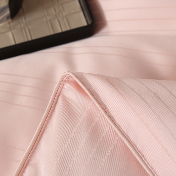 91家纺网 家纺一手货源 找家纺 2025新款全棉缎条贡缎提花被子被芯夏凉被春秋被冬被二合一子母被 玉色