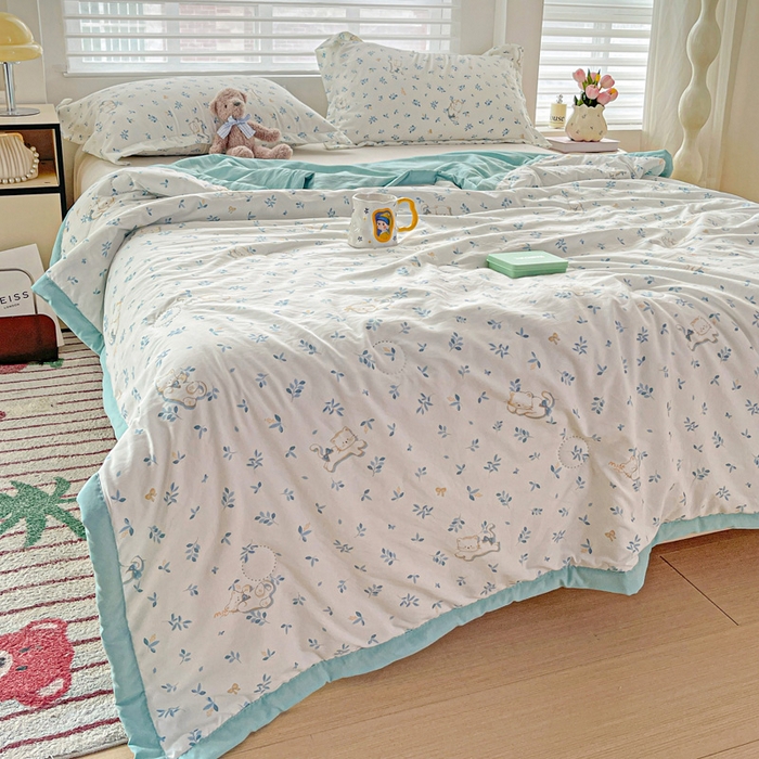 91家纺网 家纺一手货源 找家纺 富艺隆 2025新款水洗棉双层纱夏被 雪茸小猫