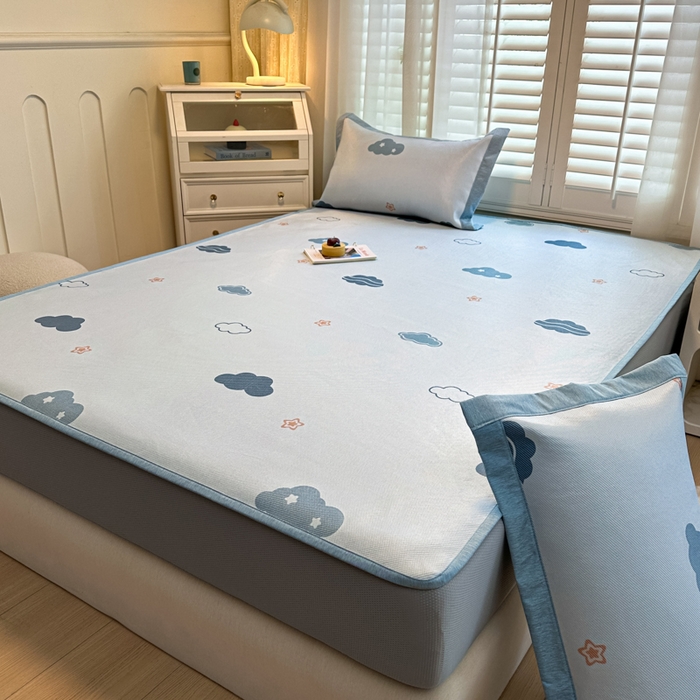 91家纺网 家纺一手货源 找家纺 迪乐妮 2025新款真冰藤印花床笠款凉席 蓝天白云