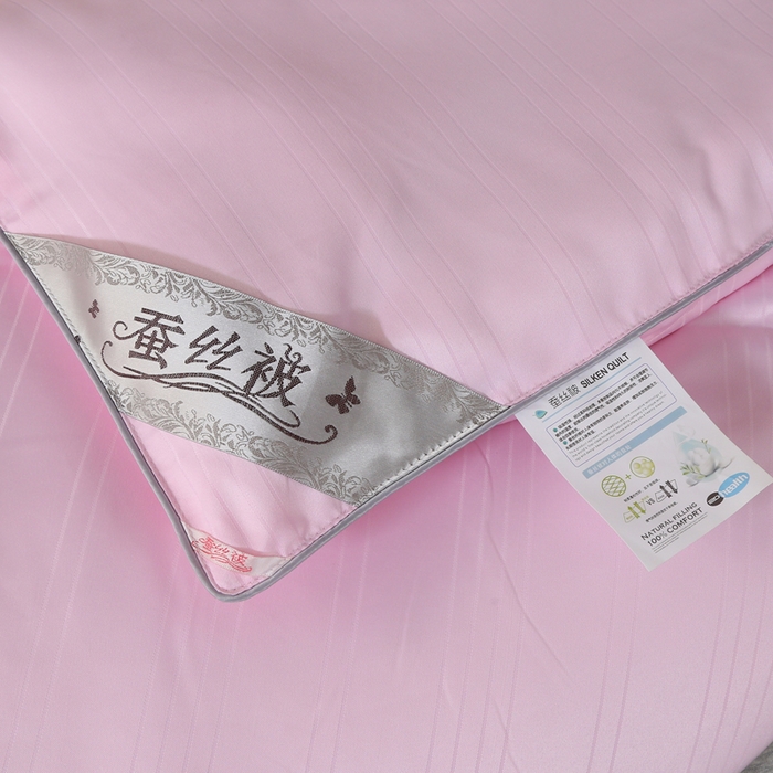 91家纺网 家纺一手货源 找家纺 2025新款全棉缎条贡缎提花被子被芯夏凉被春秋被冬被二合一子母被 粉色