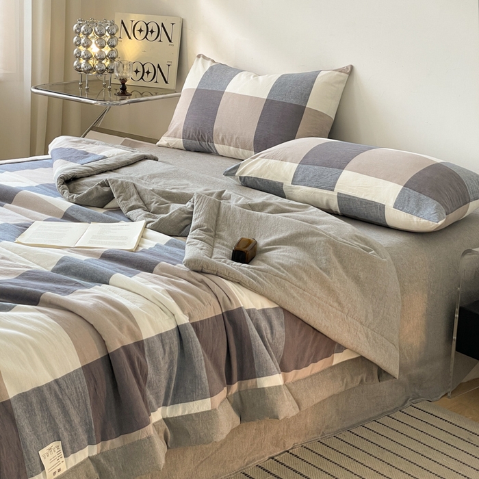 91家纺网 家纺一手货源 找家纺 2025梦初语新款无印风棉花夏被 蓝灰大格