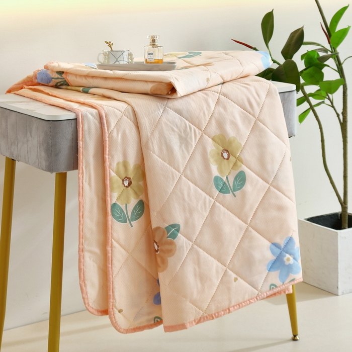 91家纺网 家纺一手货源 找家纺 富艺隆 超声波钻石绒夏被 多彩小花-黄