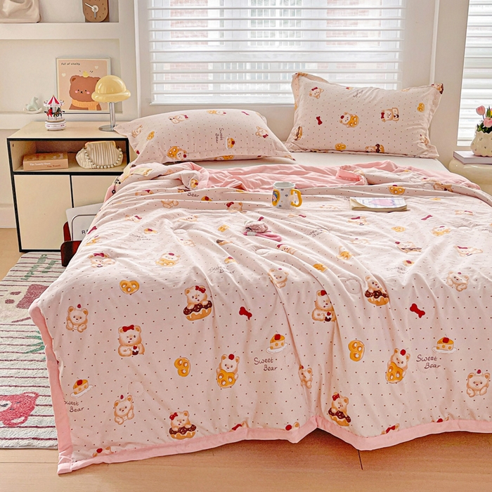 91家纺网 家纺一手货源 找家纺 富艺隆 2025新款水洗棉双层纱夏被 小熊甜饼