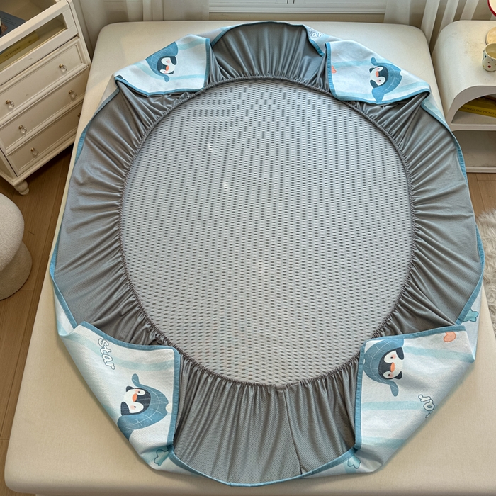 91家纺网 家纺一手货源 找家纺 迪乐妮 2025新款真冰藤印花床笠款凉席 小企鹅