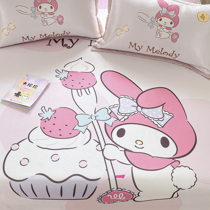 91家纺网 家纺一手货源 找家纺 博雅 2025新款三丽欧A类大版数码印花1200D冰丝凉席凉席席子 蛋糕美乐蒂