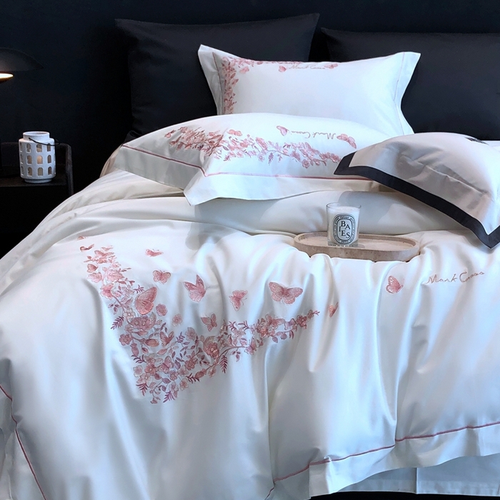 91家纺网 家纺一手货源 找家纺 佳汐蓝2025新款清雅自然刺绣黄金棉系列四件套价格表券后不低于498/518元 苏莉春天-羽缎白