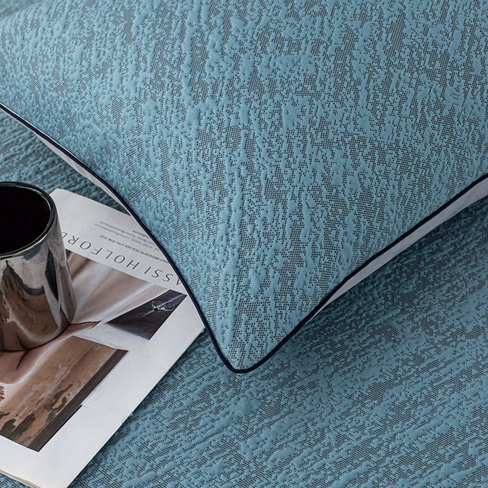 91家纺网 家纺一手货源 找家纺 锦罗绣 2025春夏新款PE中分子凉感提花软凉席席子 流金岁月-深蓝 床笠款