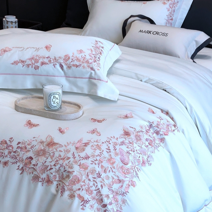 91家纺网 家纺一手货源 找家纺 佳汐蓝2025新款清雅自然刺绣黄金棉系列四件套价格表券后不低于498/518元 苏莉春天-羽缎白