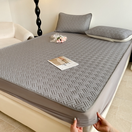 91家纺网 家纺一手货源 找家纺 2025新款加厚乳胶床笠款经典纯色夏被套件 饼干花-深灰