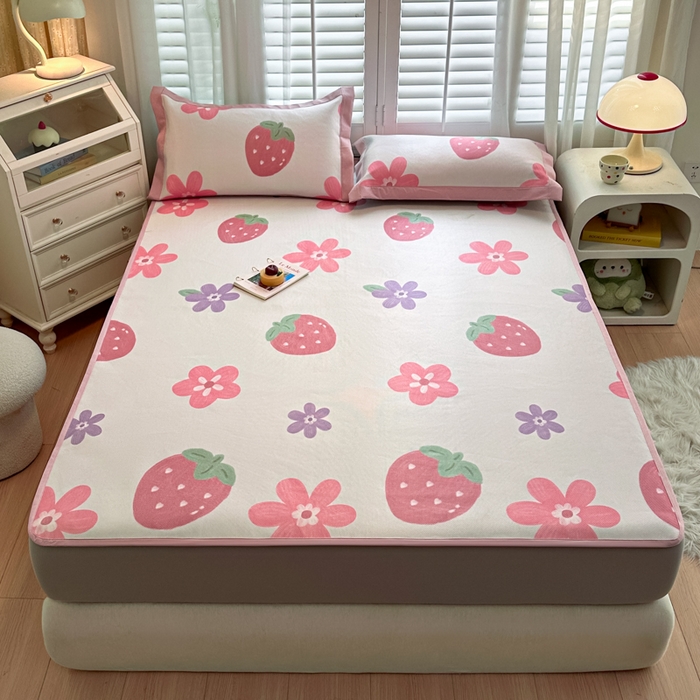 91家纺网 家纺一手货源 找家纺 迪乐妮 2025新款真冰藤印花床笠款凉席 甜心草莓