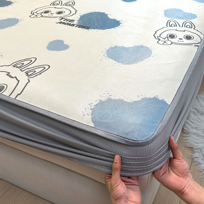 91家纺网 家纺一手货源 找家纺 迪乐妮 2025新款真冰藤印花床笠款凉席 小怪兽