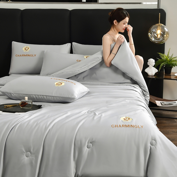 91家纺网 家纺一手货源 找家纺 优尚家纺 2025新款水洗天丝刺绣夏被夏被四件套 银灰色