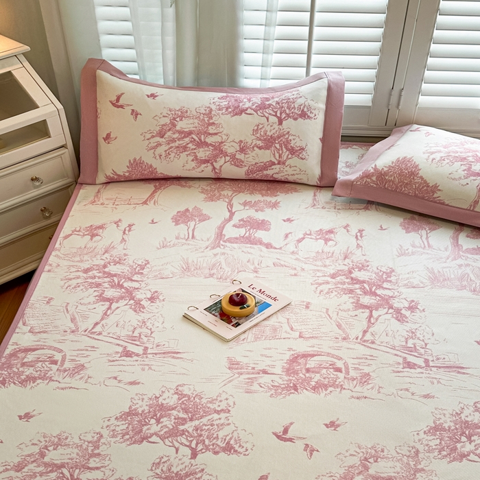 91家纺网 家纺一手货源 找家纺 迪乐妮 2025新款真冰藤印花床笠款凉席 丛林间-粉