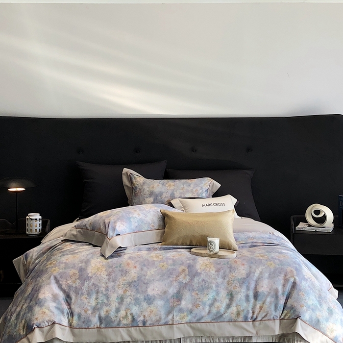 91家纺网 家纺一手货源 找家纺 佳汐蓝2025新款典雅诗意花卉全棉印花四件套券后不低于438/458元 时光之恋-柔雾蓝