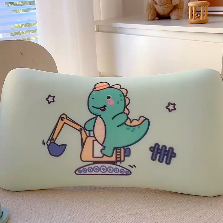 91家纺网 家纺一手货源 找家纺 2025新款卡通凉感丝亲肤枕 挖机恐龙50*30*4 