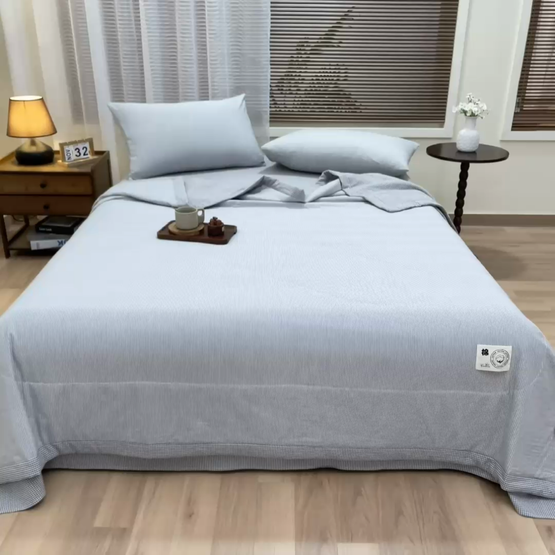 91家纺网 家纺一手货源 找家纺 鑫棉坊 2025新款全棉色织水洗棉A类棉花夏被可机洗空调被四件套床单枕套 浅灰谧境