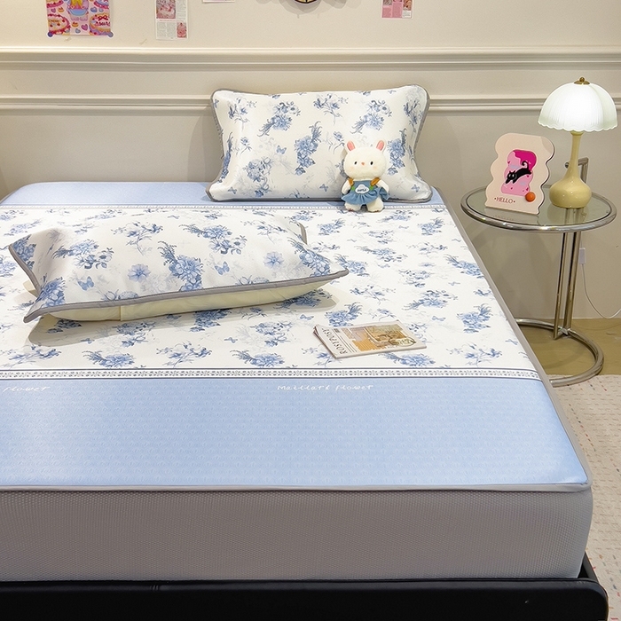 91家纺网 家纺一手货源 找家纺 摩妮卡 2025新款小清新碳光冰丝软席床笠款单床笠三件套 花绮梦-蓝