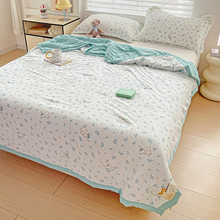 91家纺网 家纺一手货源 找家纺 富艺隆 2025新款水洗棉双层纱夏被 雪茸小猫