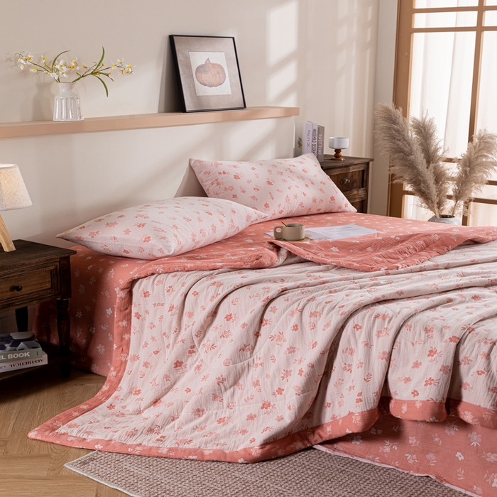 91家纺网 家纺一手货源 找家纺 鑫棉坊 2025新款A类里外全棉双层纱可机洗棉花空调被夏凉被四件套 粉韵繁花