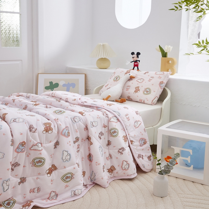 91家纺网 家纺一手货源 找家纺 丝涟家居 2025新款A类卡通小清新双面印花凉感丝夏被甜心