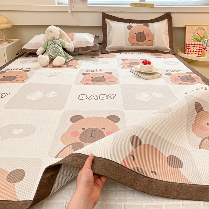 91家纺网 家纺一手货源 找家纺 迪乐妮 2025新款印花真冰藤冰凉席 卡皮巴拉